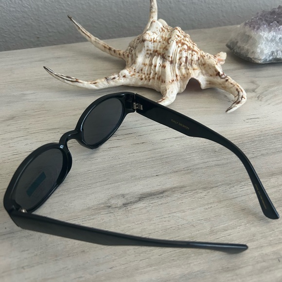 Urban Outfitters Vintage Minks Black Oval Sunglasses - Picture 6 of 8